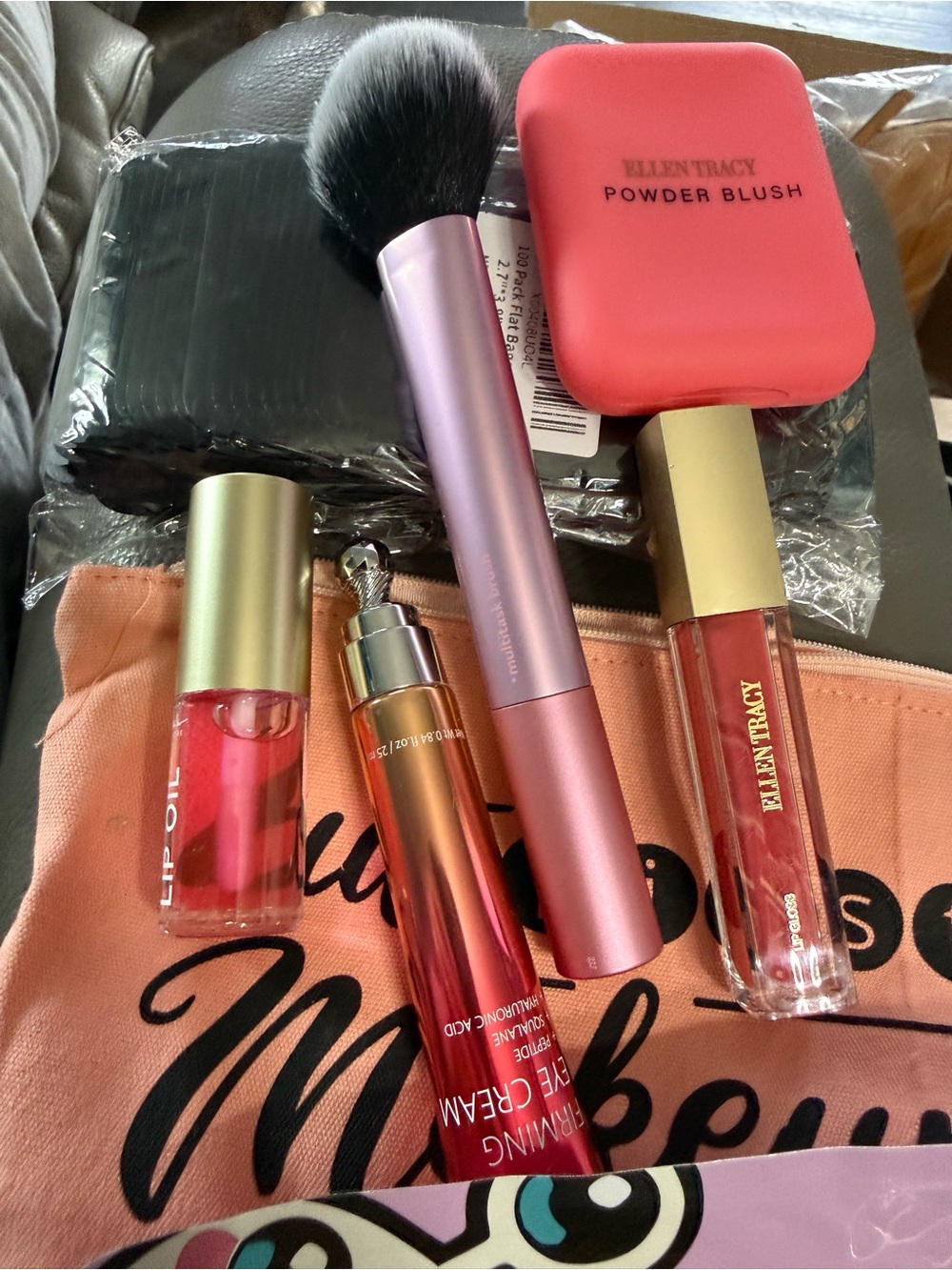Makeup Lot with Pink Brush & Lip Masks - Pink Peach Shades - Picture 3 of 5